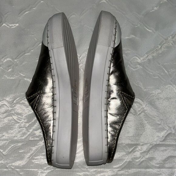 Free People leather Silver Slip-on Mule(Size 8) - Picture 4 of 9